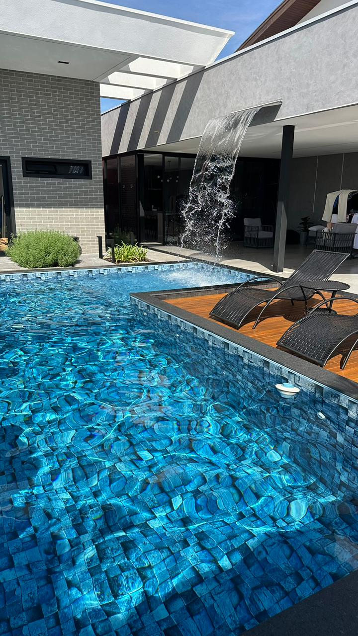 Piscina integrada ao deck